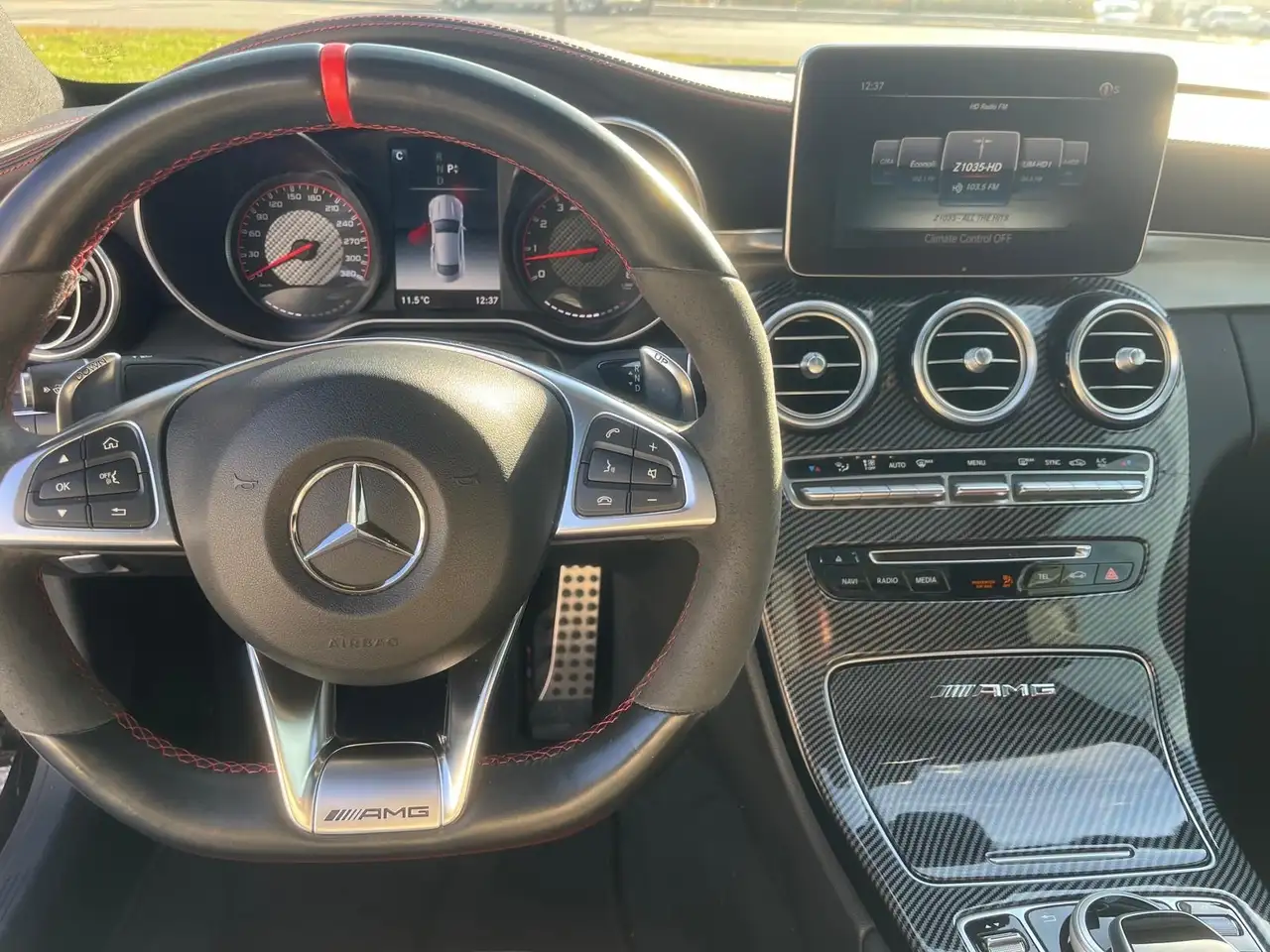 Mercedes-Benz C-Class снимка Mercedes-Benz C-Class
