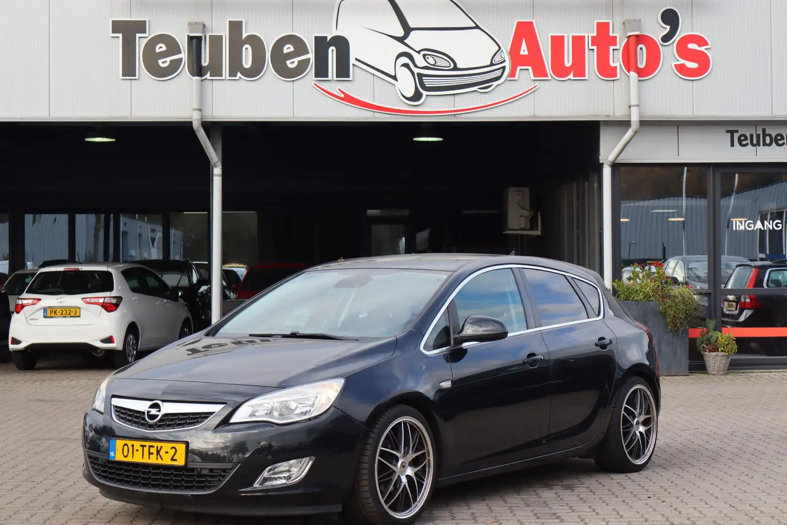 Opel Astra 1.4 Turbo Cosmo Navigatie, Climate control, Cruise Noir - 1