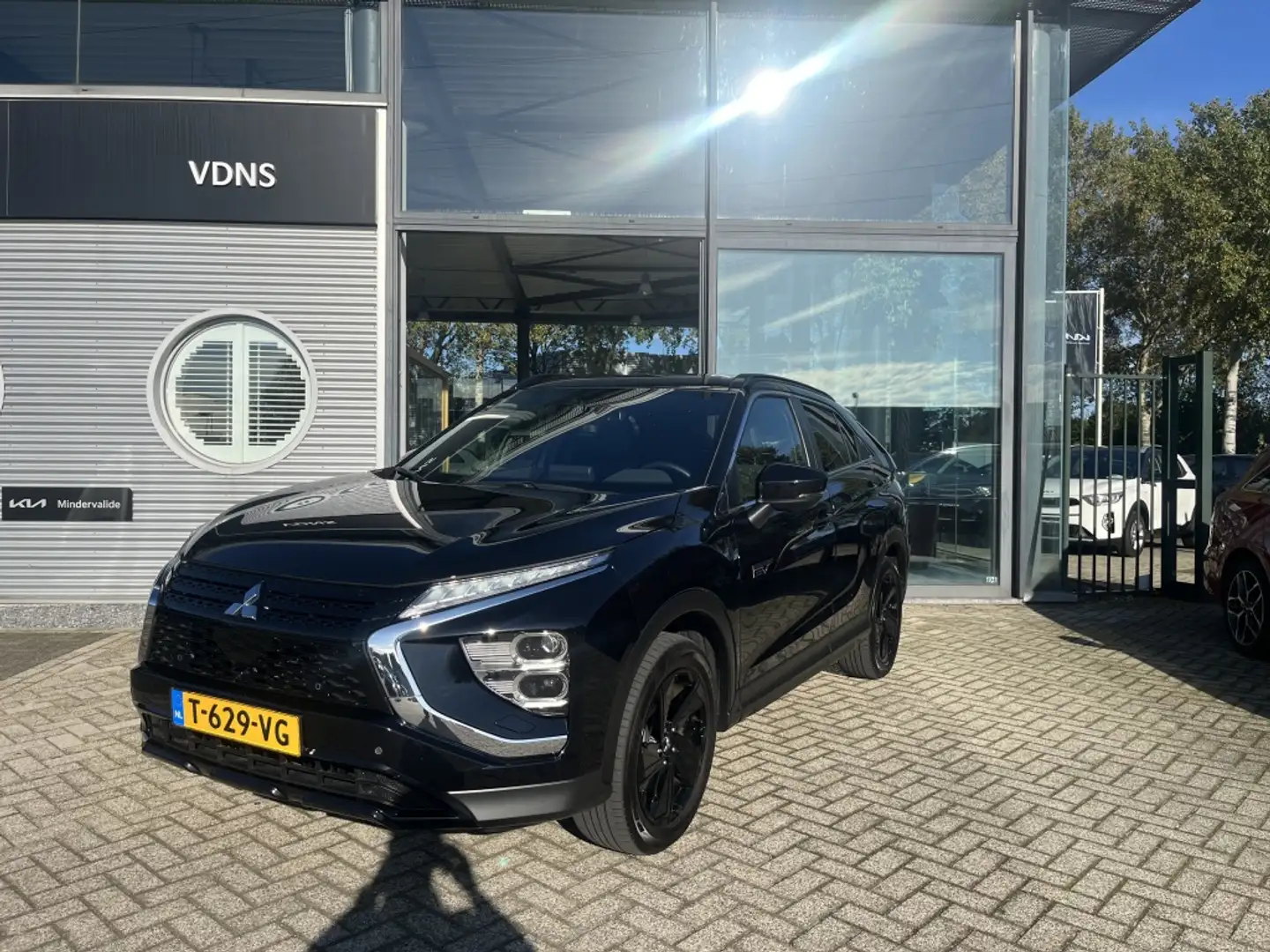 Mitsubishi Eclipse Cross 2.4 PHEV Black edition 1500KG trekgewicht / Navi / Zwart - 2