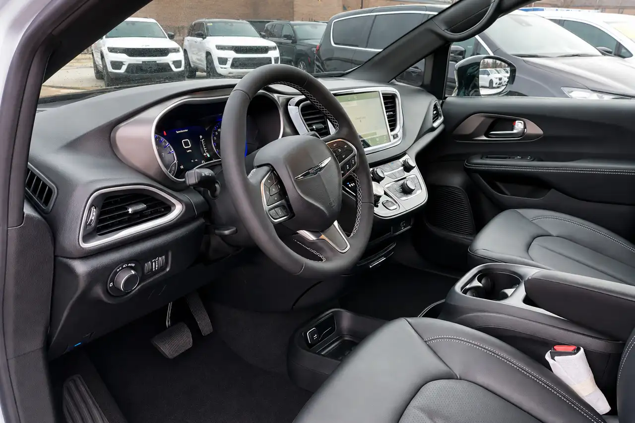 Chrysler Grand Caravan снимка Chrysler Grand Caravan