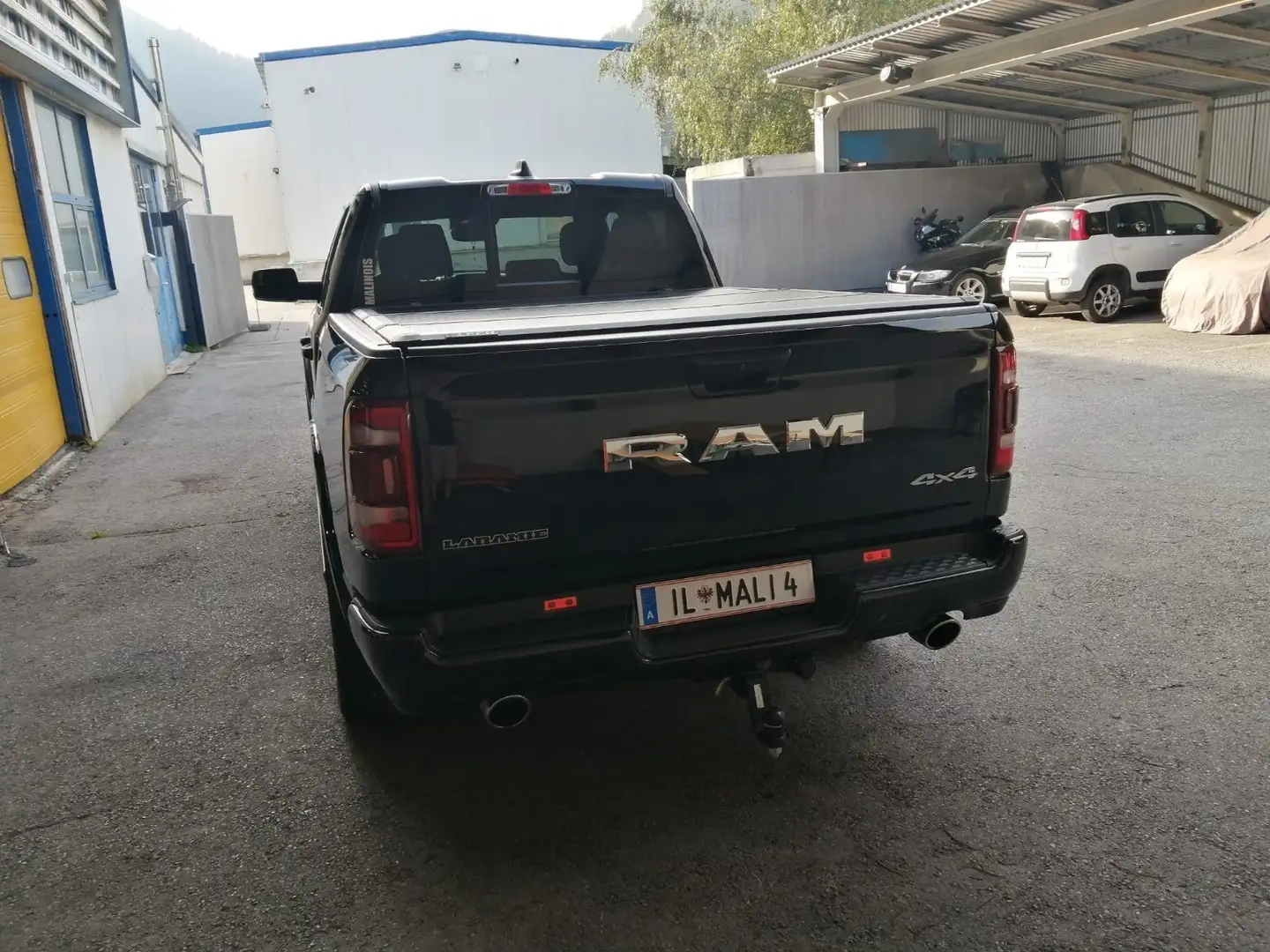 Dodge RAM Laramie 1500 Schwarz - 2
