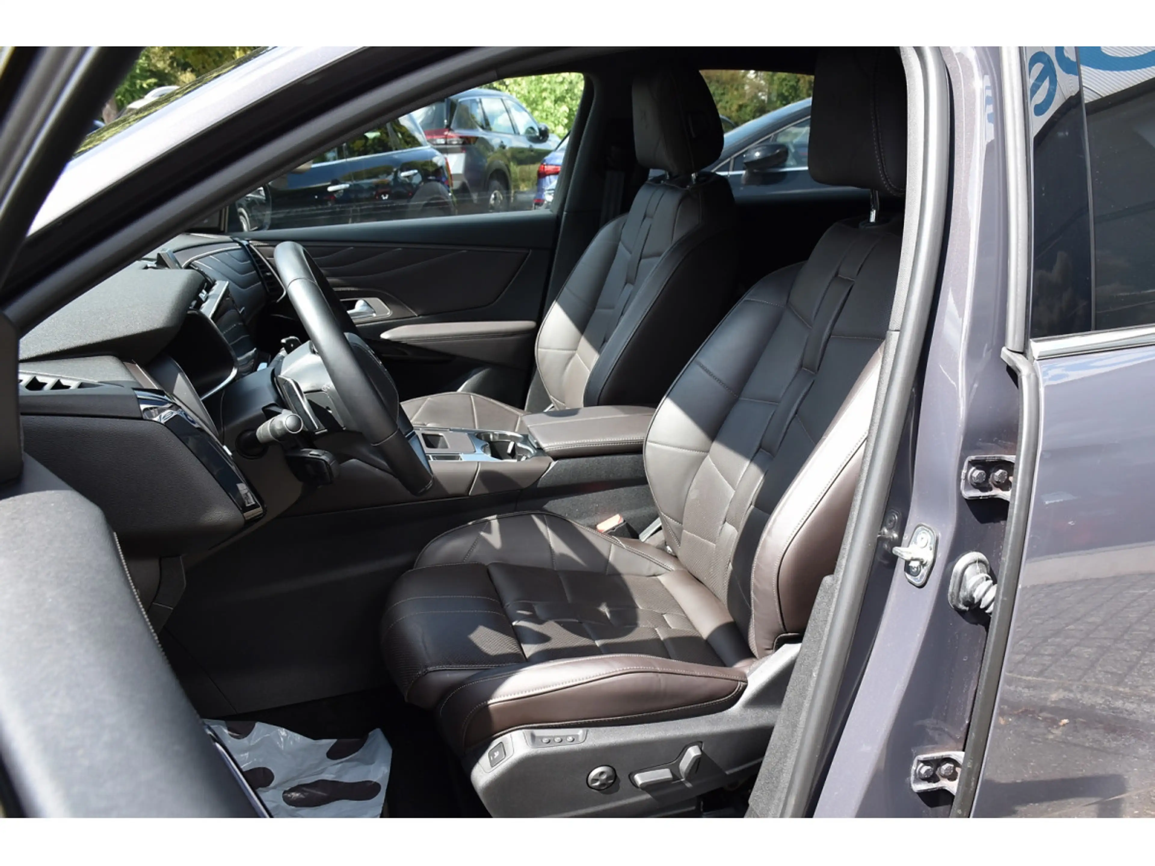 DS Automobiles DS 7 1.6 Hybrid PHEV 300 AWD Antoine de Saint Exupéry — photo 6