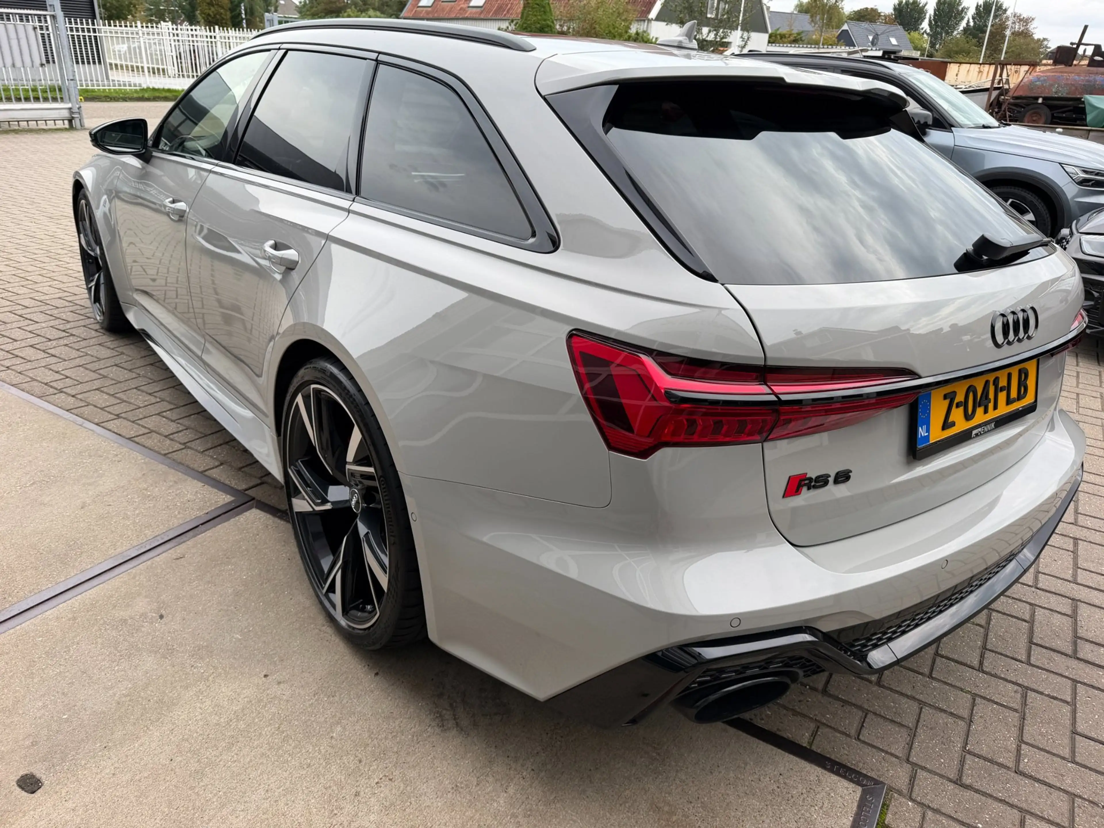 Audi RS6 Avant RS 6 TFSI quattro / Pano / Top View / Soft C — photo 16