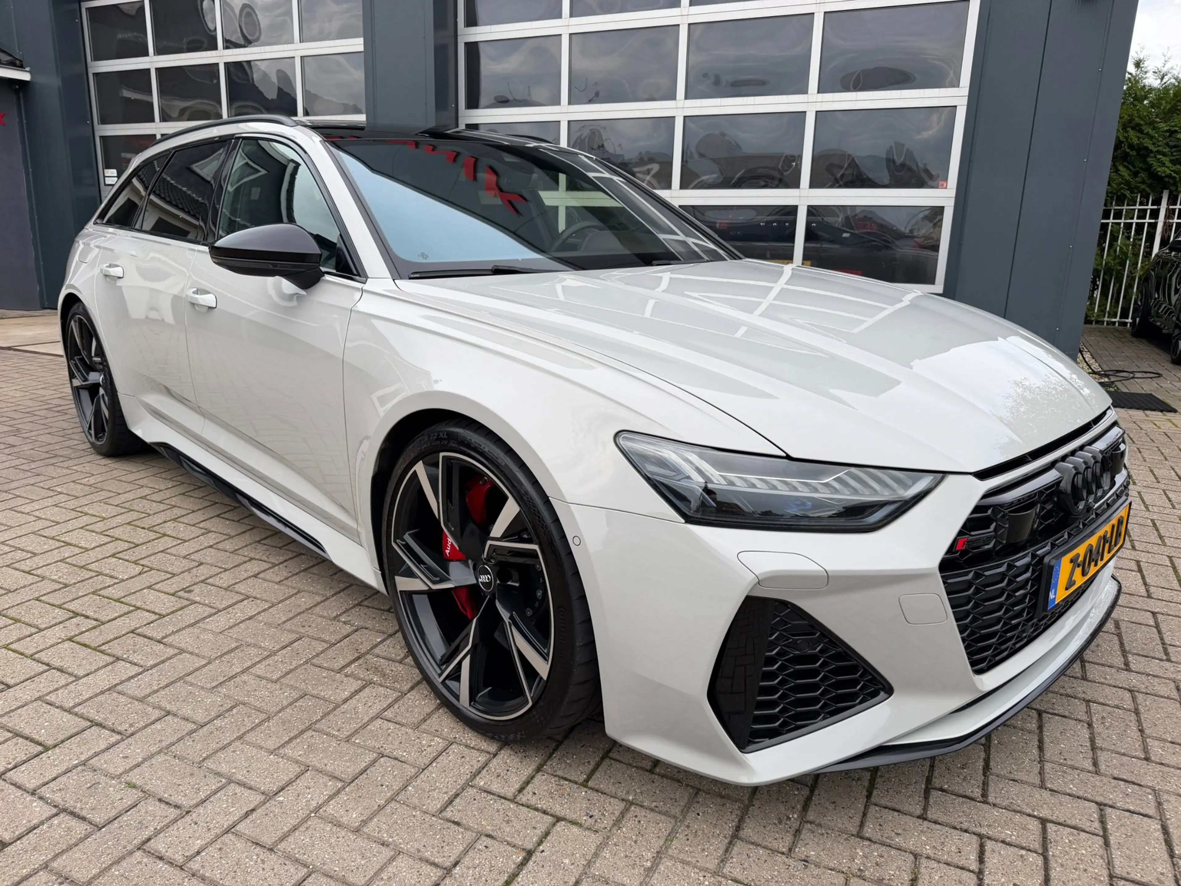 Audi RS6 Avant RS 6 TFSI quattro / Pano / Top View / Soft C — photo 6