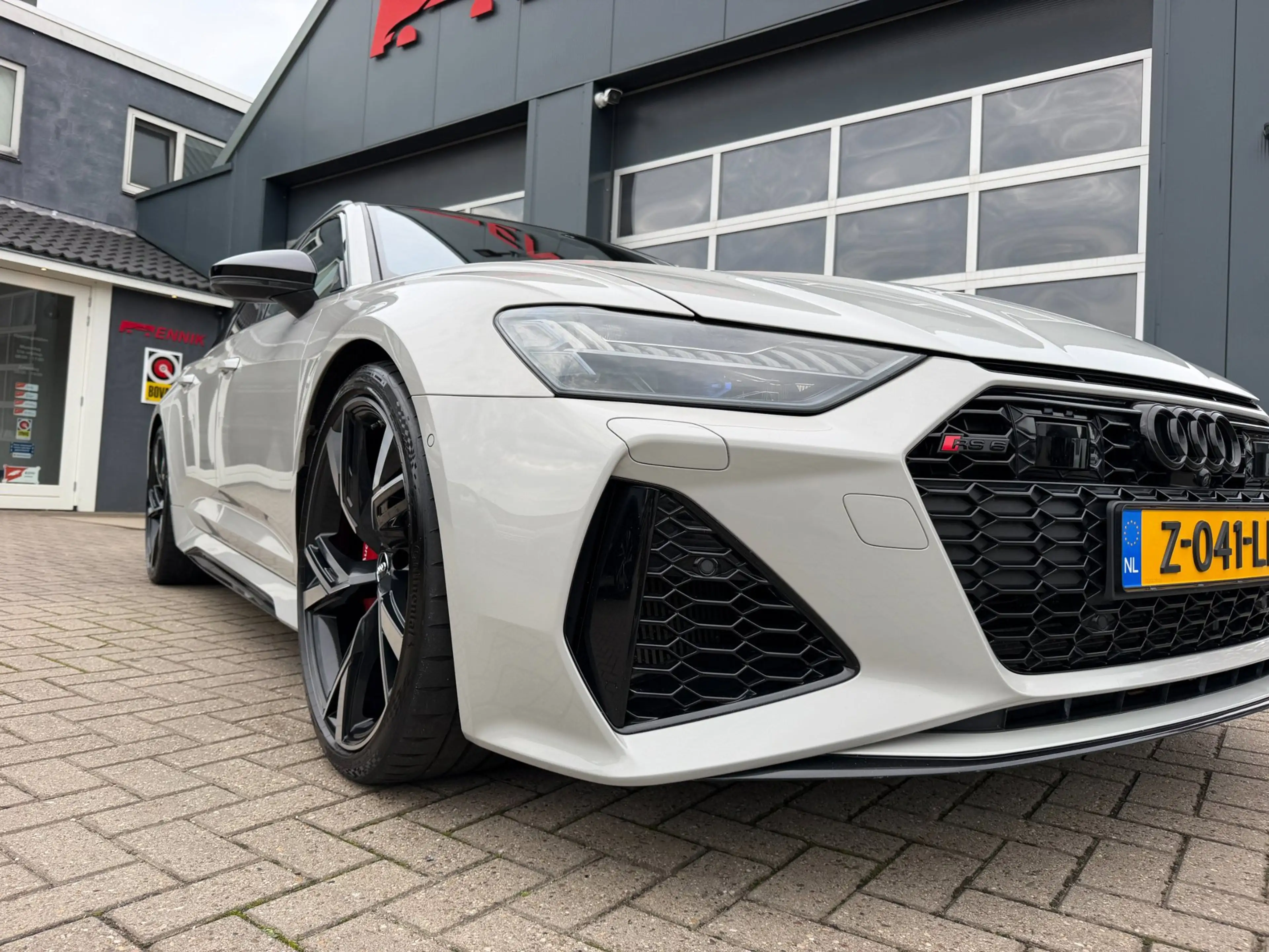 Audi RS6 Avant RS 6 TFSI quattro / Pano / Top View / Soft C — photo 21