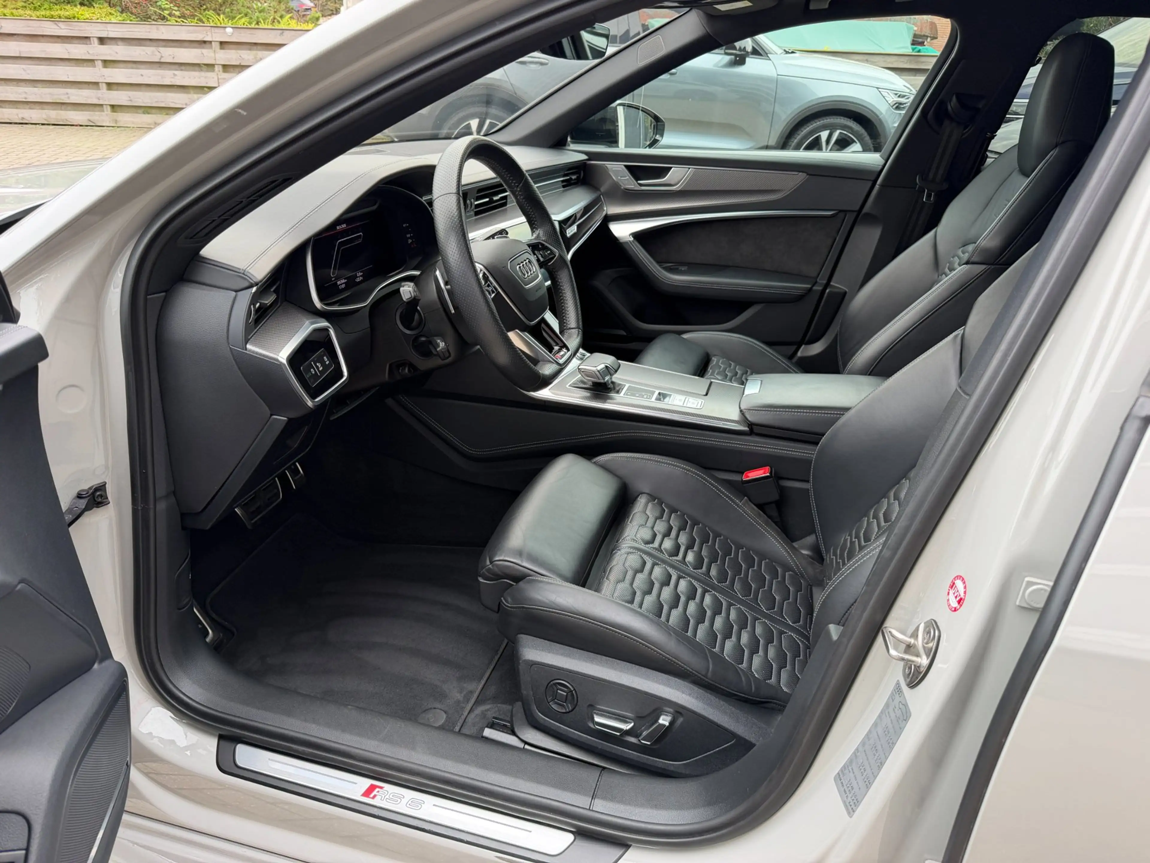 Audi RS6 Avant RS 6 TFSI quattro / Pano / Top View / Soft C — photo 27