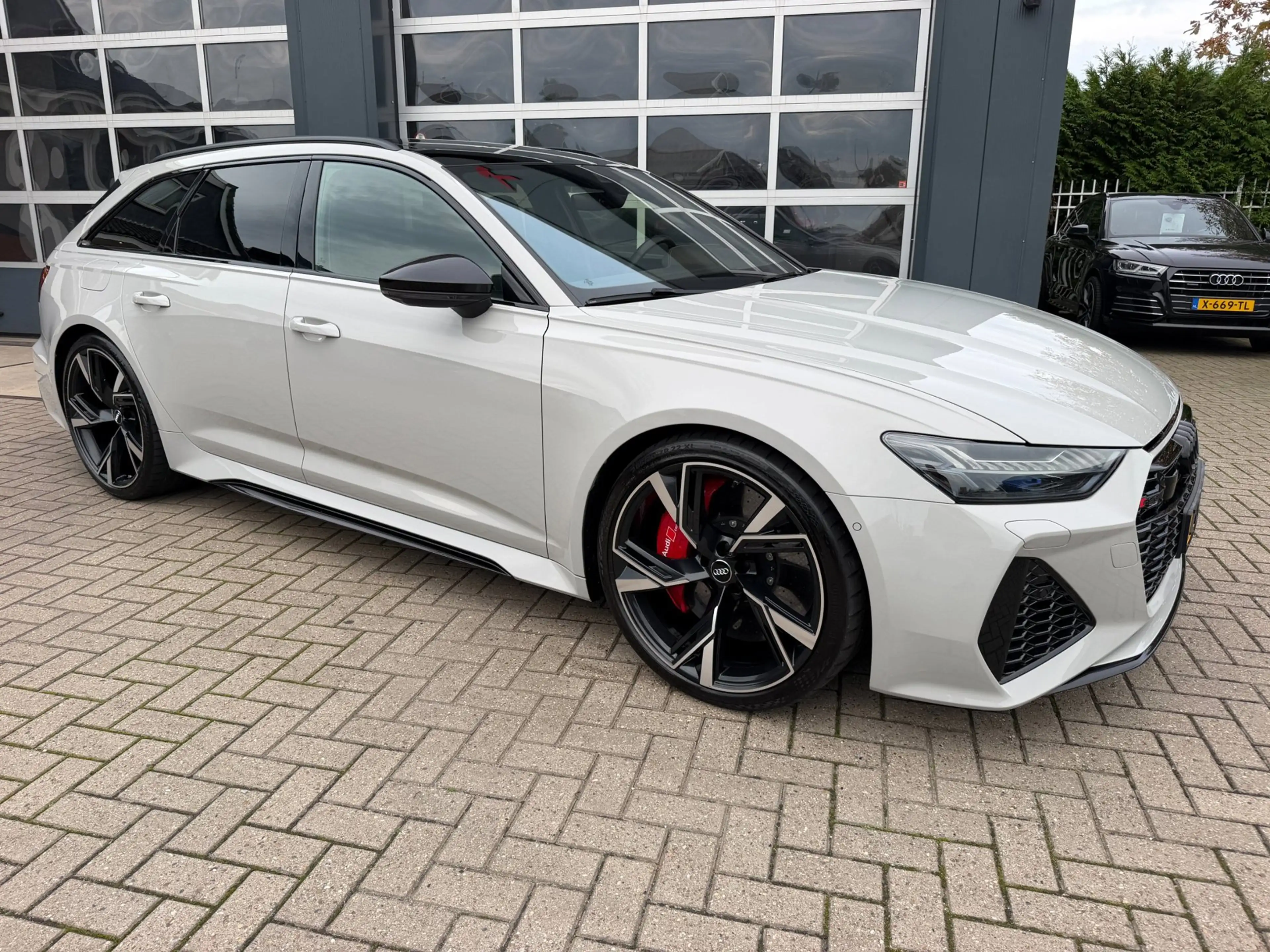 Audi RS6 Avant RS 6 TFSI quattro / Pano / Top View / Soft C — photo 7