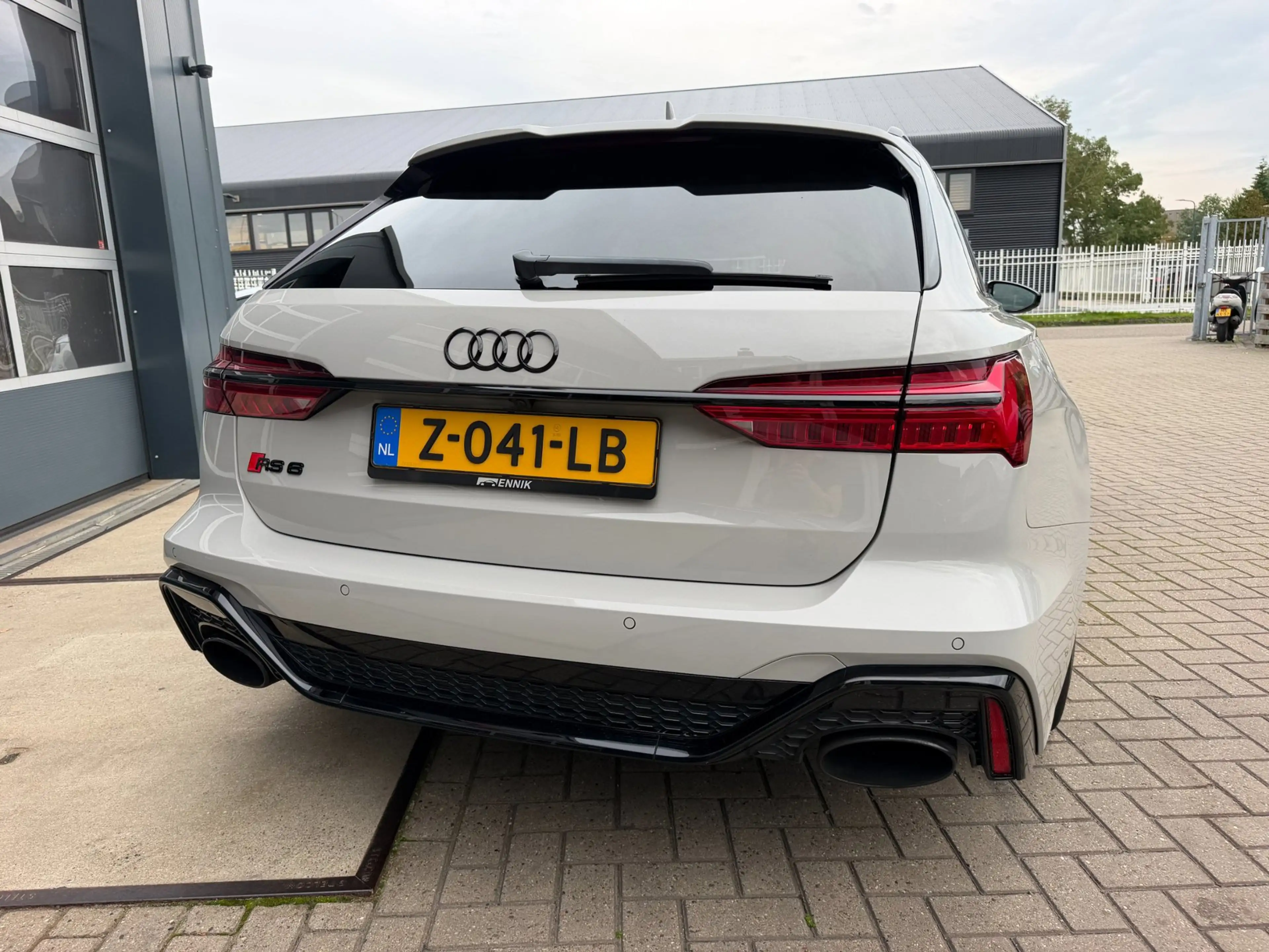 Audi RS6 Avant RS 6 TFSI quattro / Pano / Top View / Soft C — photo 13
