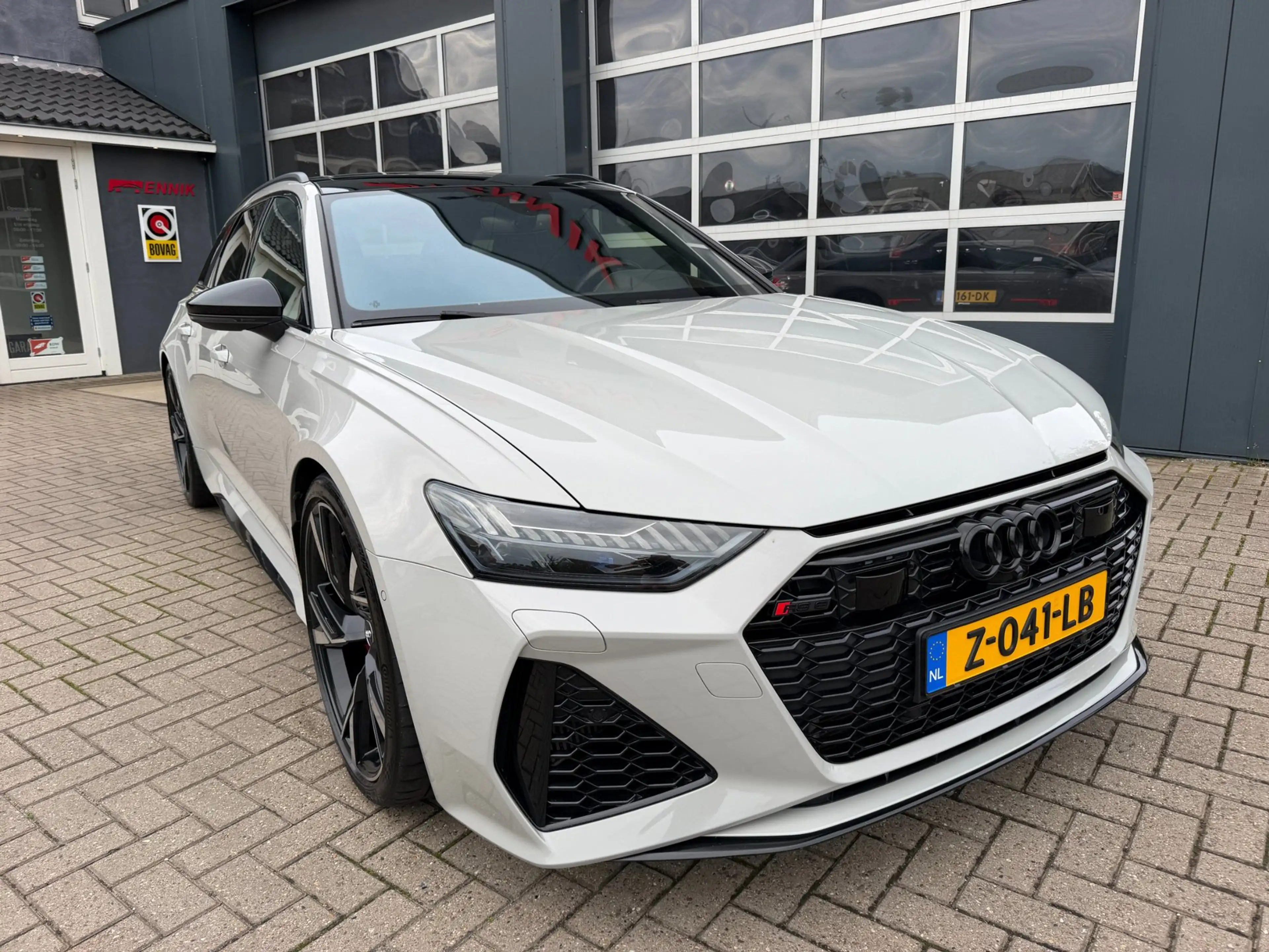 Audi RS6 Avant RS 6 TFSI quattro / Pano / Top View / Soft C — photo 2