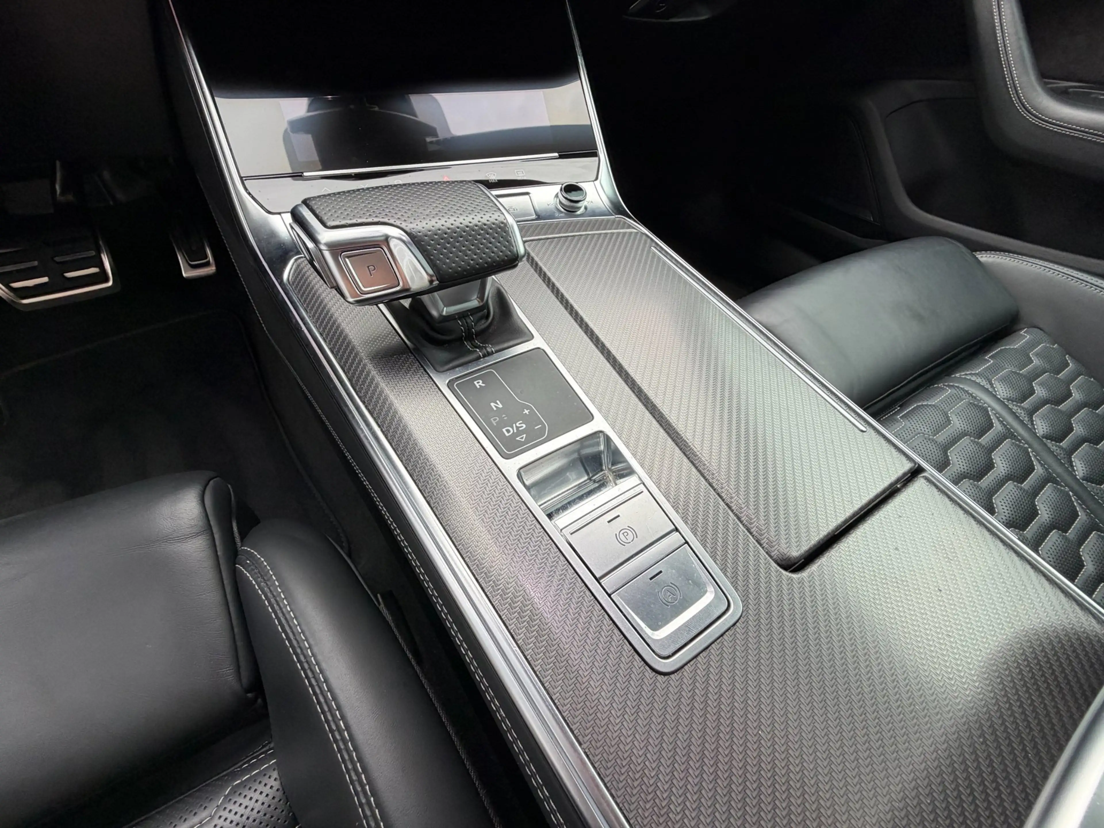 Audi RS6 Avant RS 6 TFSI quattro / Pano / Top View / Soft C — photo 32