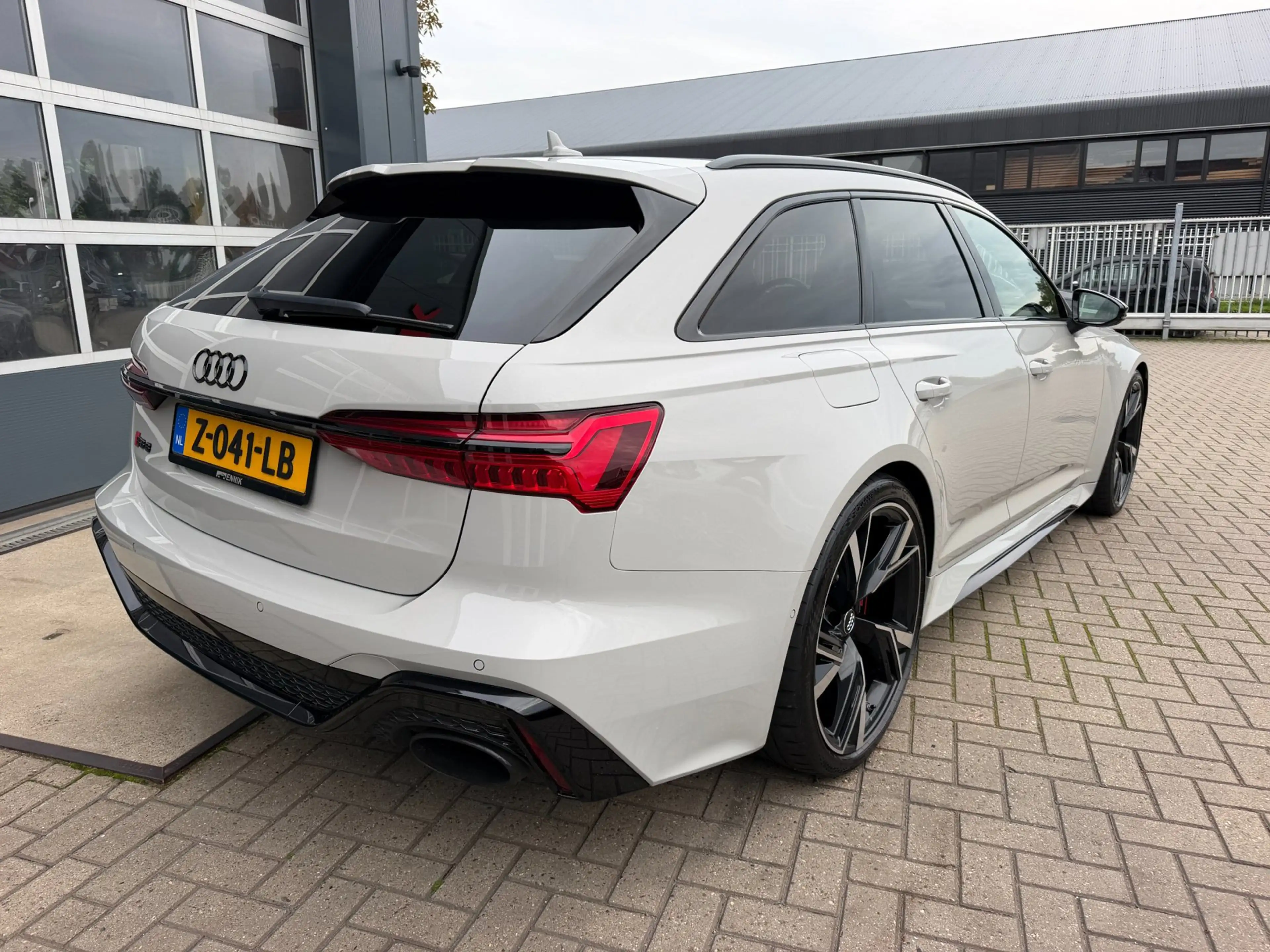 Audi RS6 Avant RS 6 TFSI quattro / Pano / Top View / Soft C — photo 12
