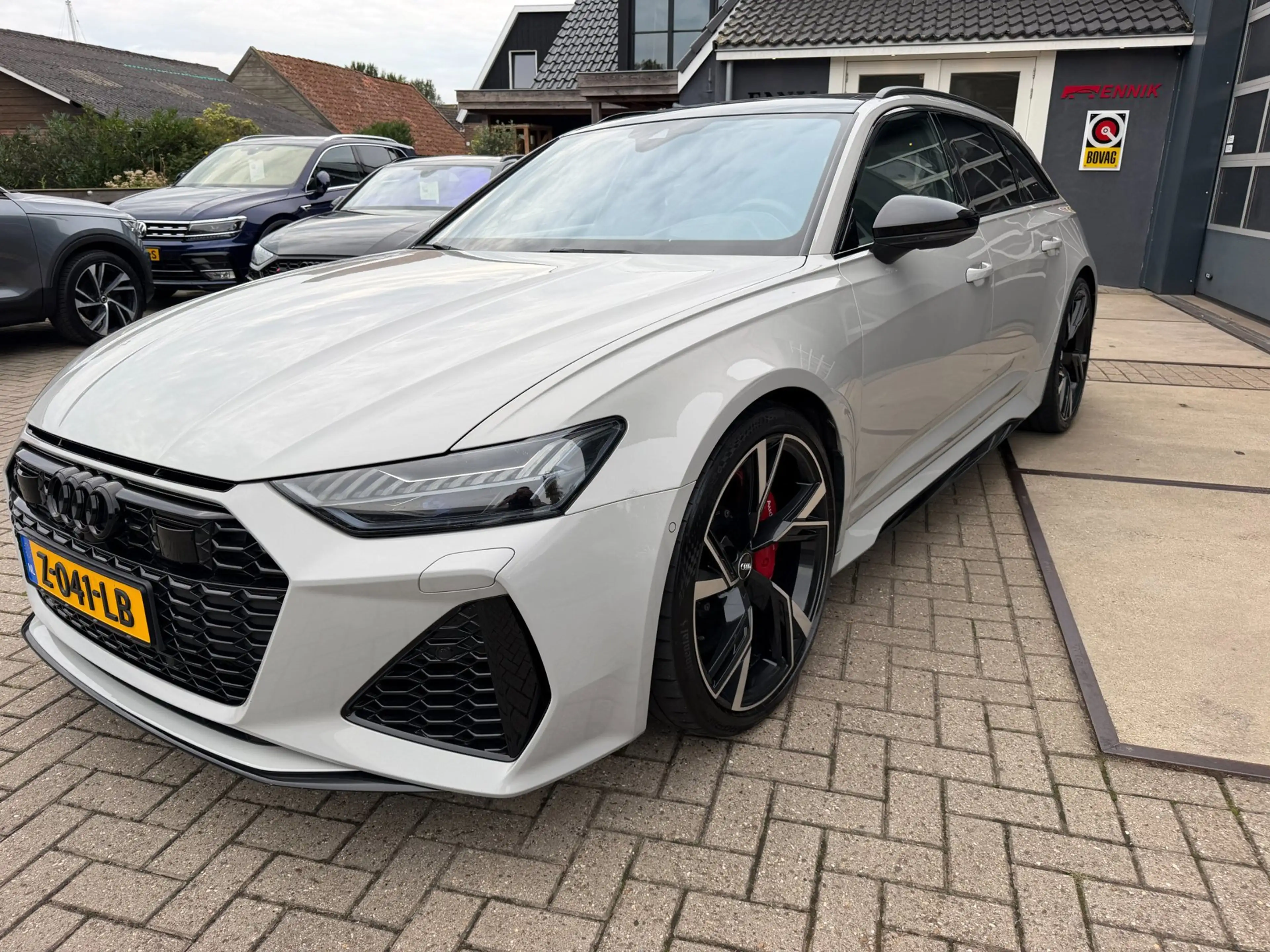 Audi RS6 Avant RS 6 TFSI quattro / Pano / Top View / Soft C — photo 17