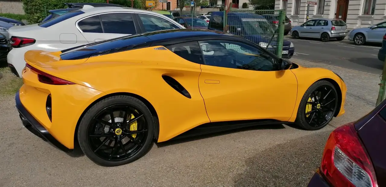 Lotus Emira 2023