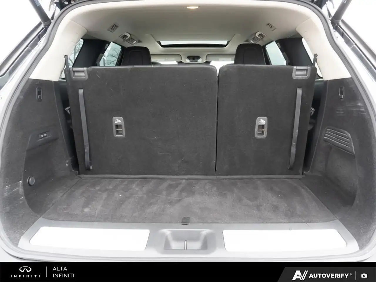 Infiniti QX60 снимка Infiniti QX60