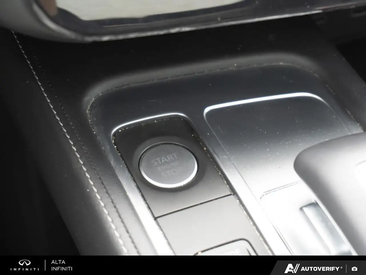 Infiniti QX60 снимка Infiniti QX60