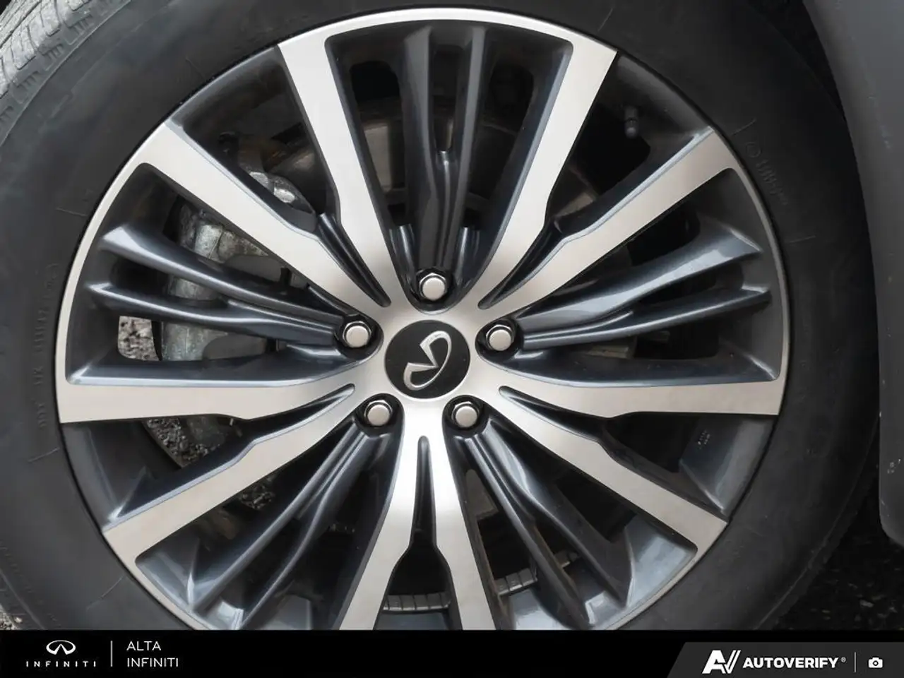 Infiniti QX60 снимка Infiniti QX60