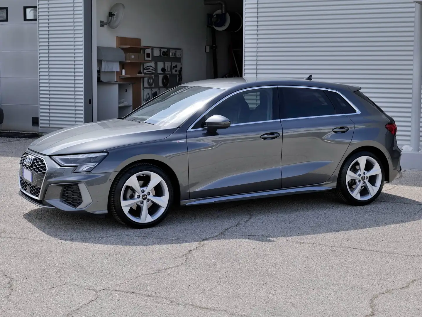 Audi A3 Sportback 2.0 (35) Tdi 150cv S-tr. S-Line edition Grau - 2