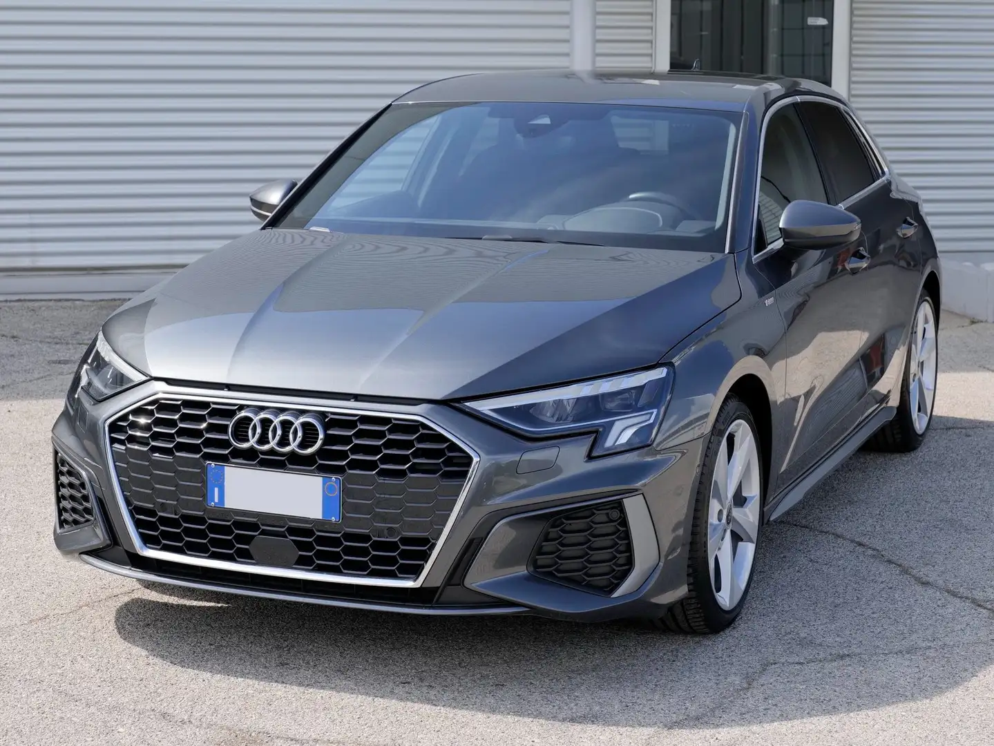 Audi A3 Sportback 2.0 (35) Tdi 150cv S-tr. S-Line edition Grau - 1