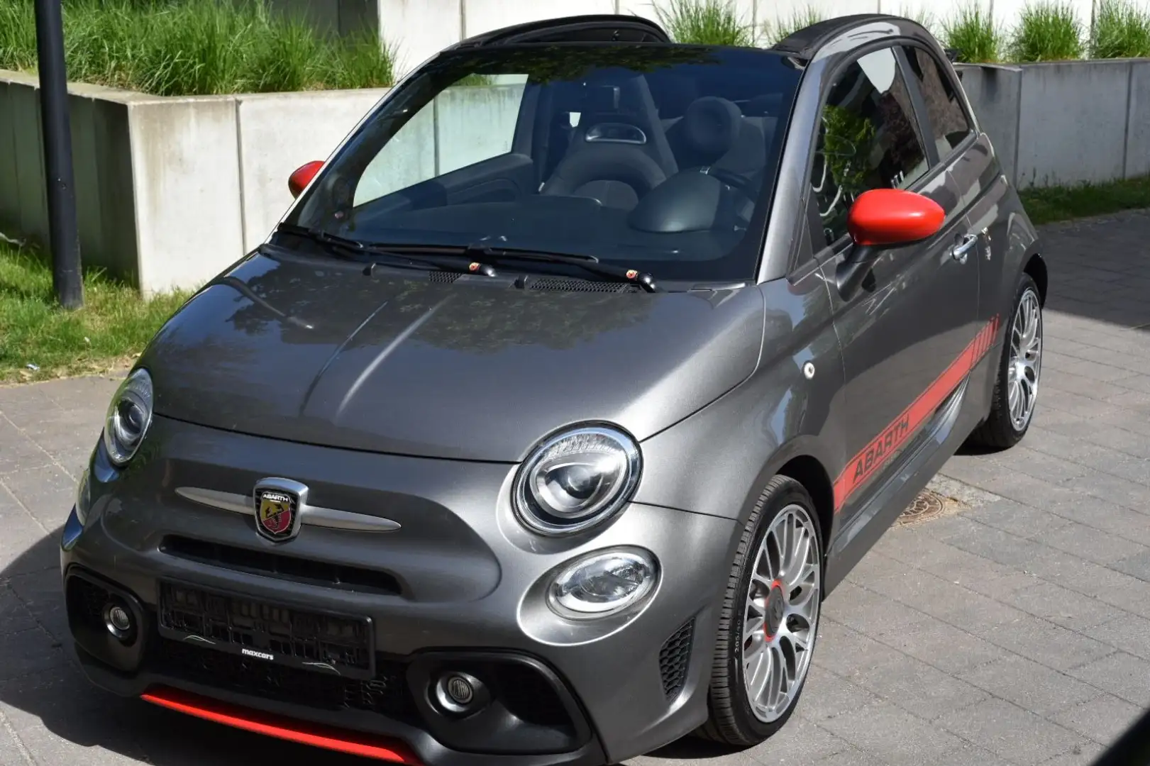 Abarth 595C NAVI BEATS Gris - 1