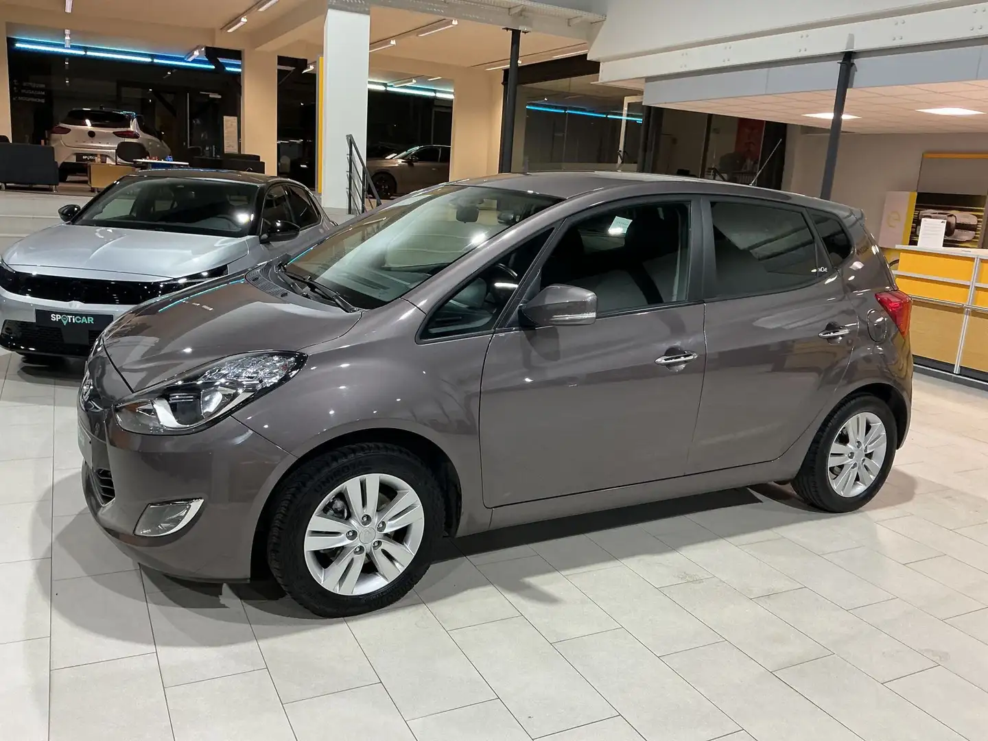 Hyundai iX20 Lounge Move Bruin - 2