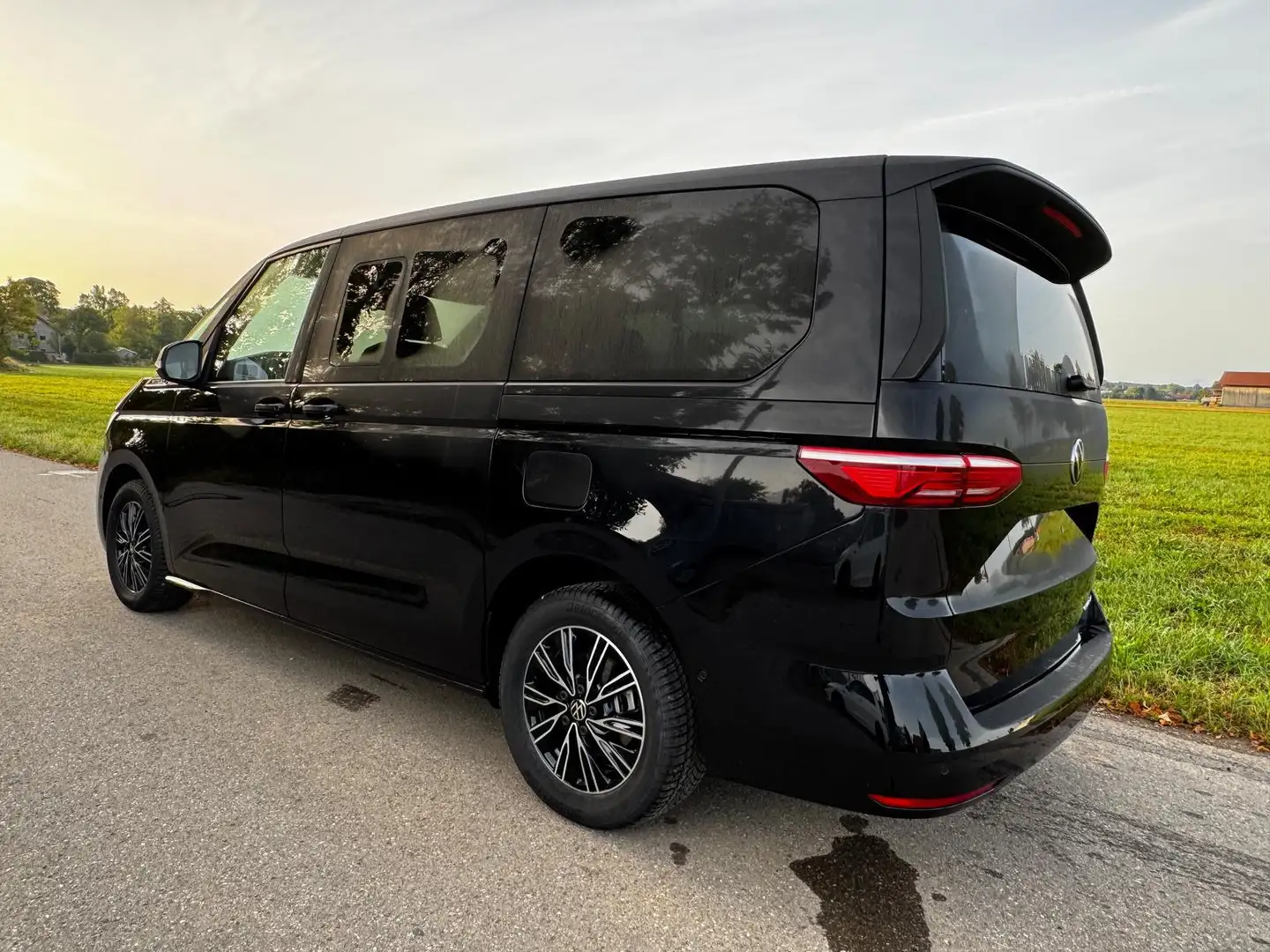 Volkswagen T7 Multivan 1,5eHybrid DSG 4Motion Elegance LÜ 5 Sitzer 180... Schwarz - 2
