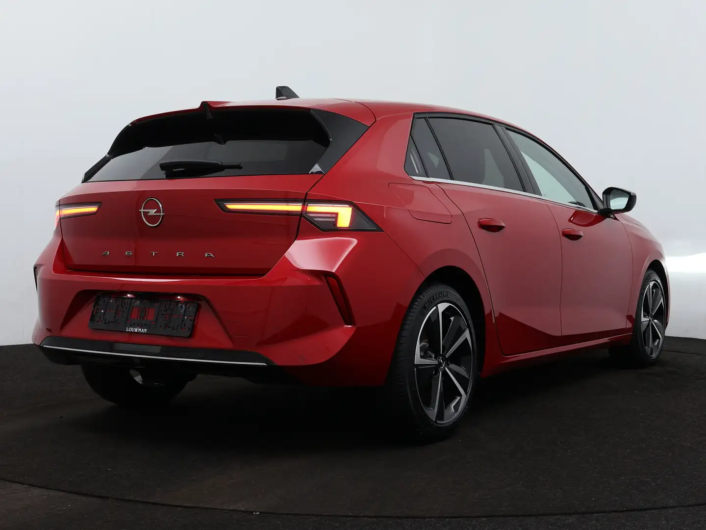 Opel Astra 1.2 Elegance | 17 inch LM velgen | Navigatie | Cam Rot - 2