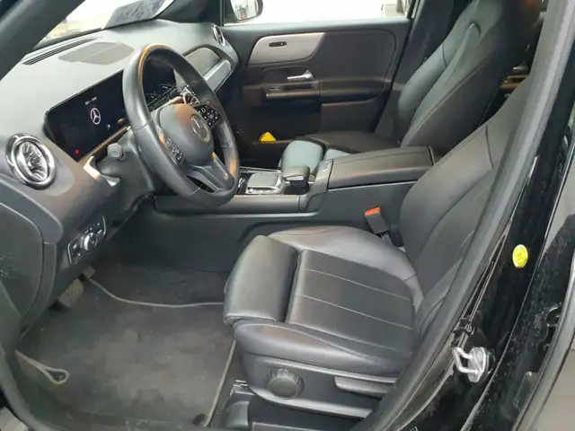 Mercedes-Benz GLB view 7