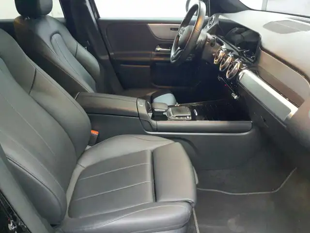 Mercedes-Benz GLB view 8