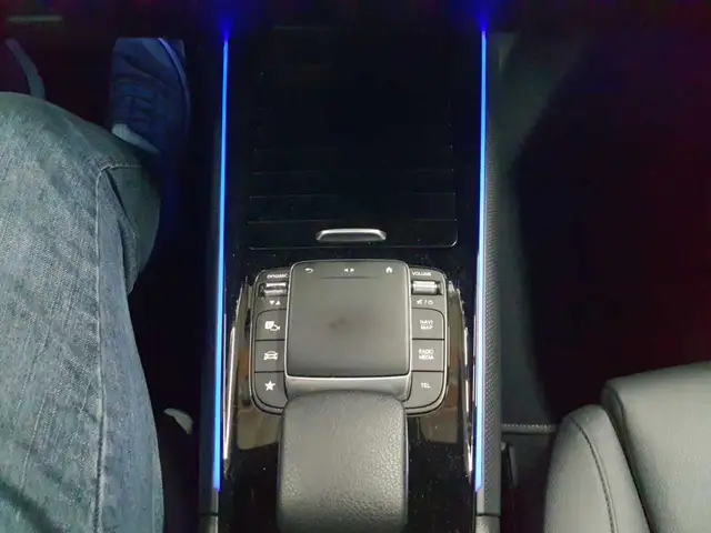 Mercedes-Benz GLB view 10