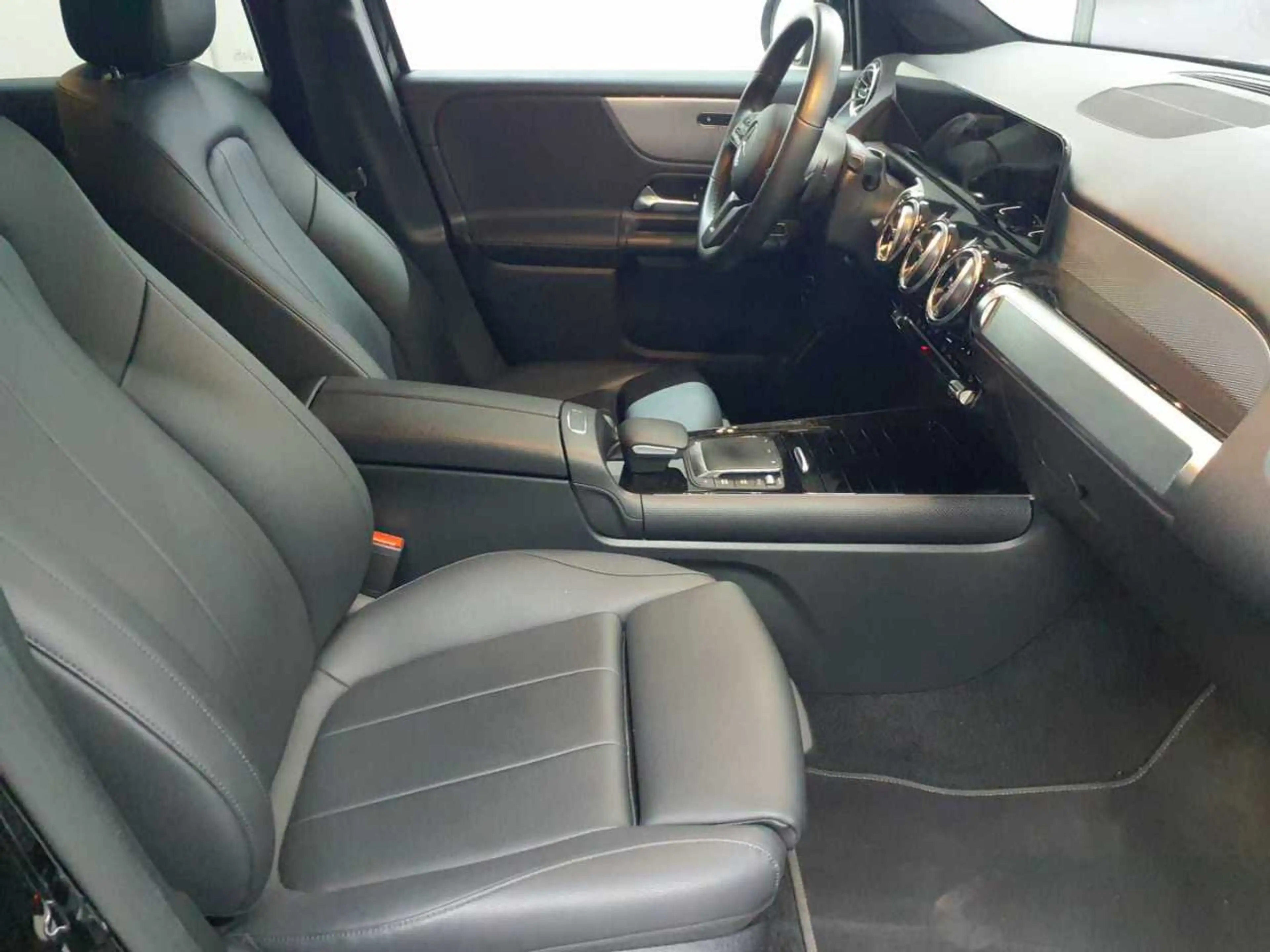 Mercedes-Benz GLB 220 GLB 220 d 4Matic 8G-DCT Style FahrerassiP MBUX SHZ — photo 8