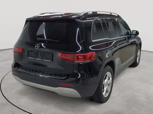 Mercedes-Benz GLB view 4