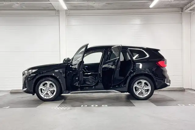 BMW Ix1 view 3