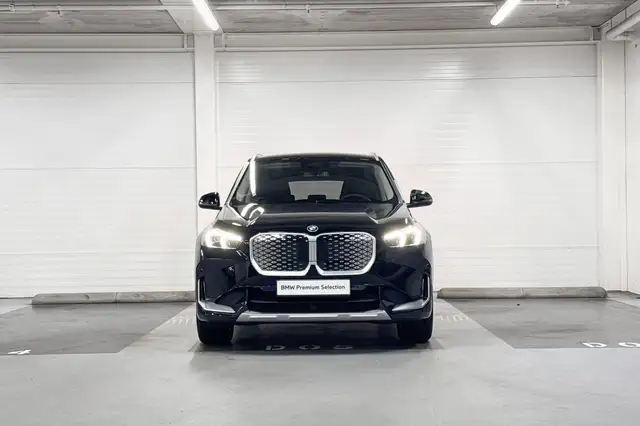 BMW Ix1 view 5