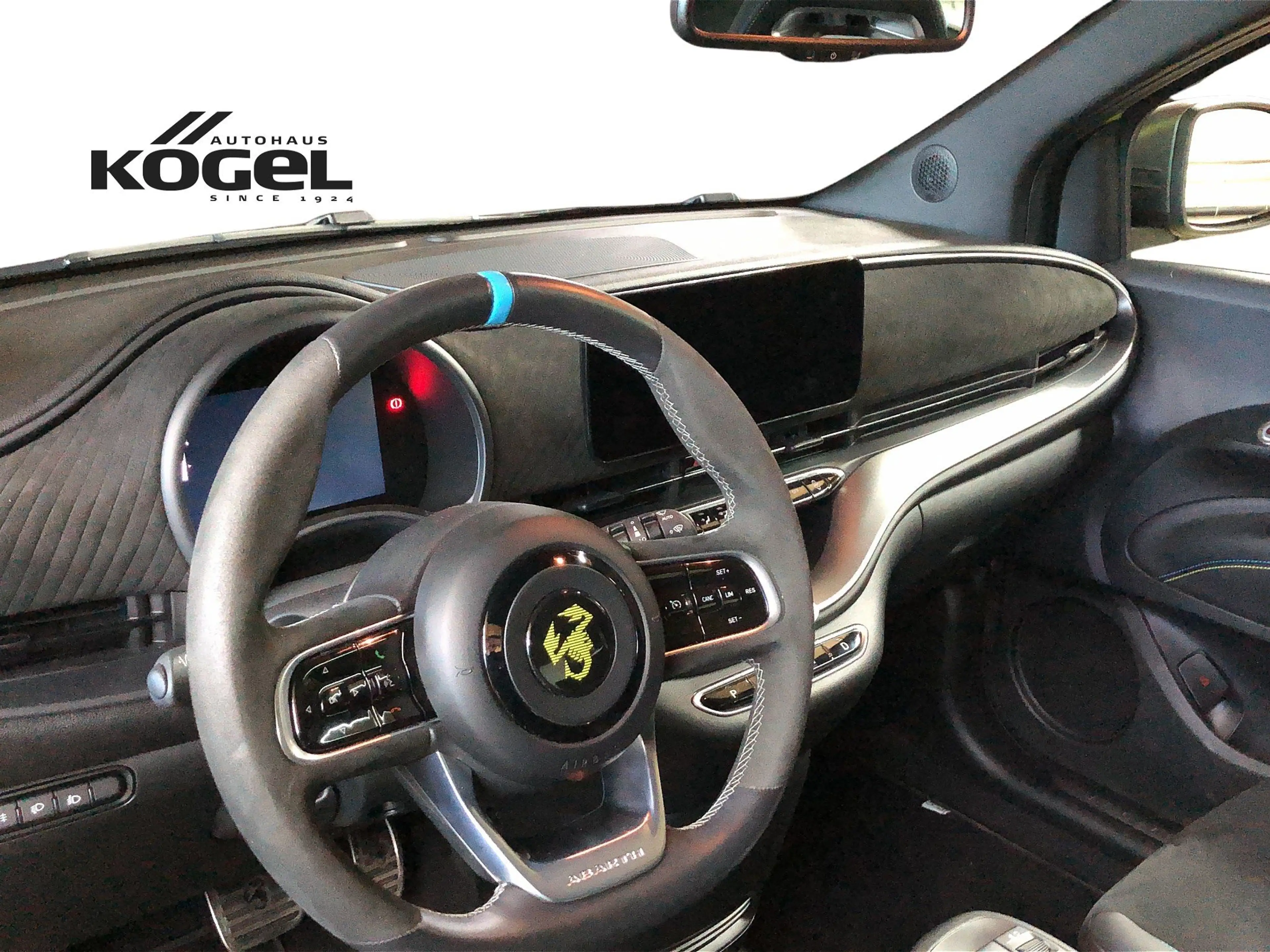 Abarth 500e Scorpionissima 42 kWh 155 PS inkl. Winterräder Alu — photo 7