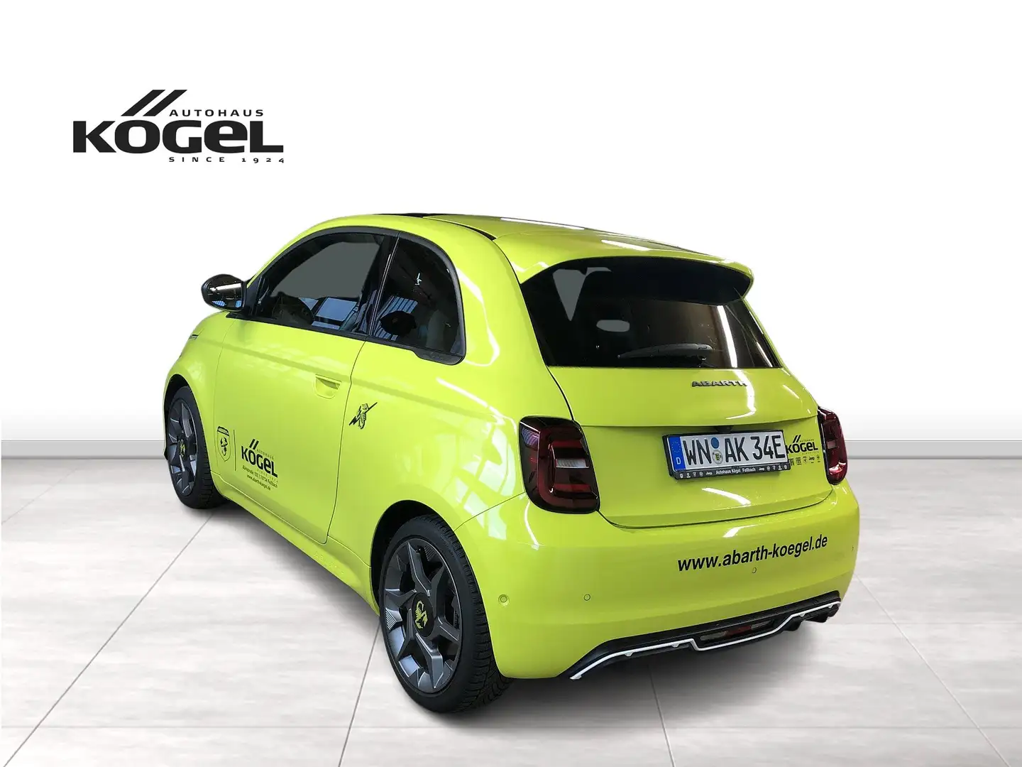 Abarth 500e Scorpionissima 42 kWh 155 PS inkl. Winterräder Alu Verde - 2