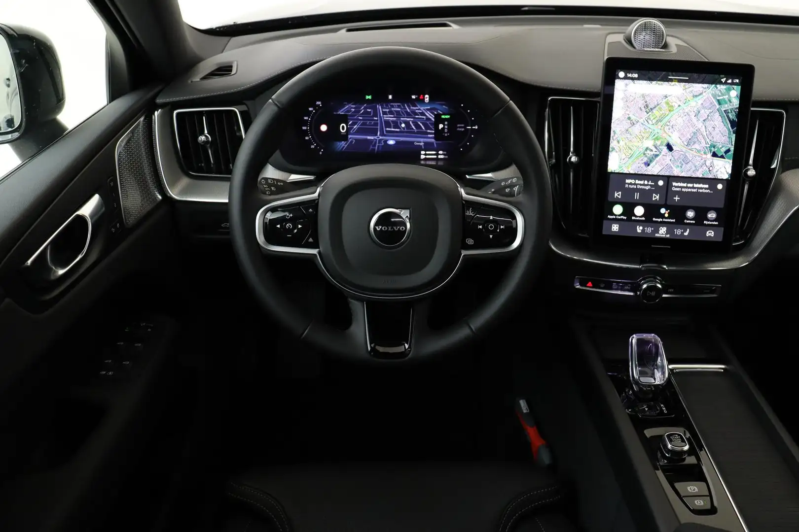 Volvo XC60 II T8 PLUG-IN HYBRID AWD ULTRA BLACK EDITION -PANO Blauw - 2