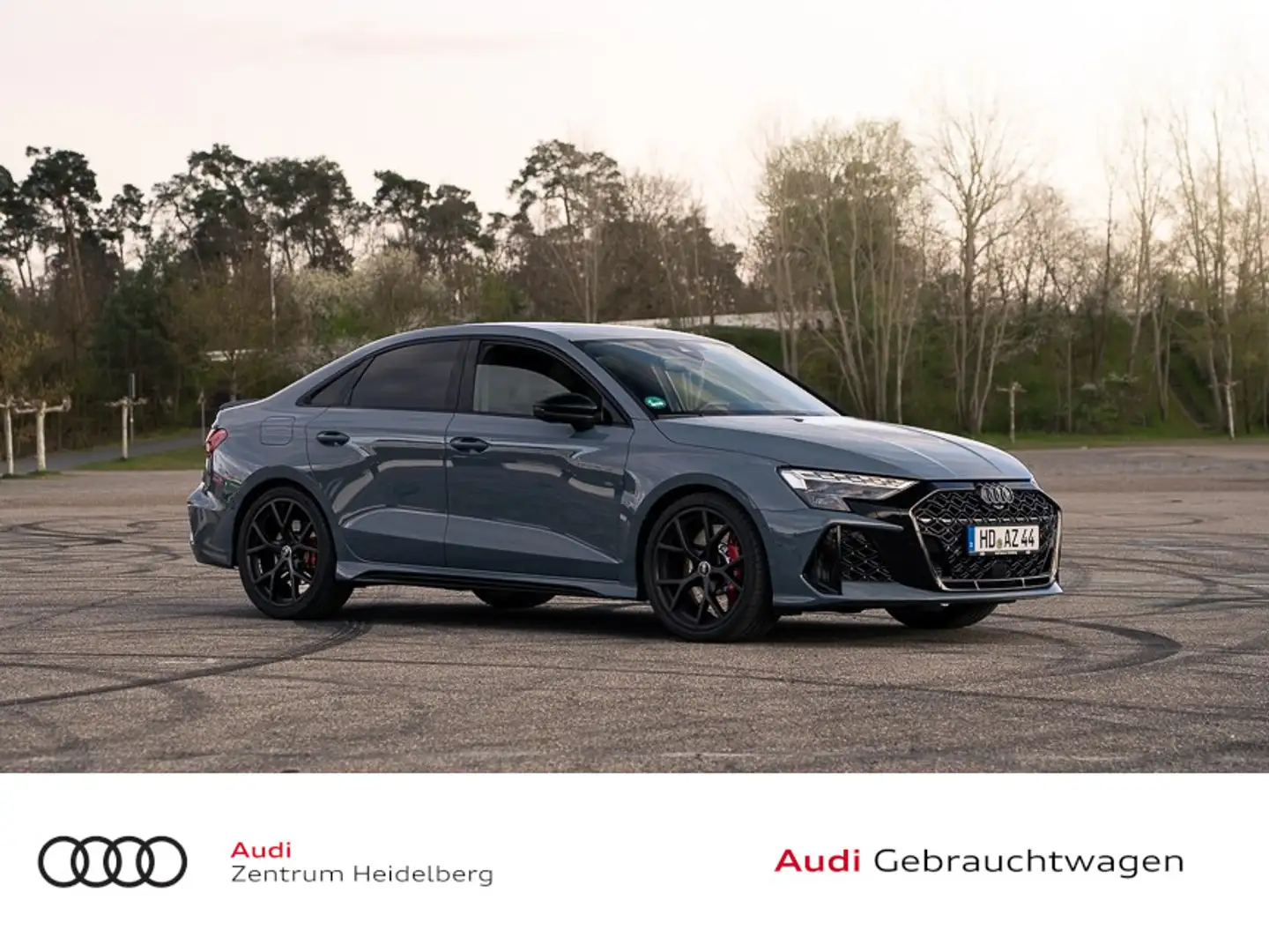 Audi RS3 Sedan 294(400) kW(PS) S tronic Grau - 1