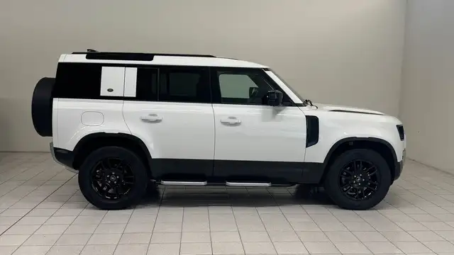 Land Rover Defender view 6