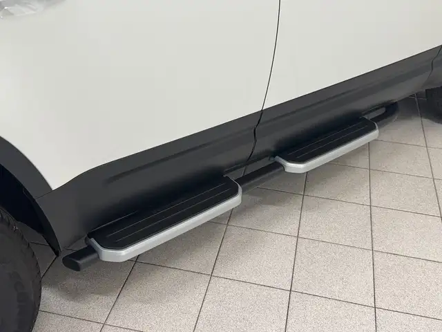 Land Rover Defender view 19