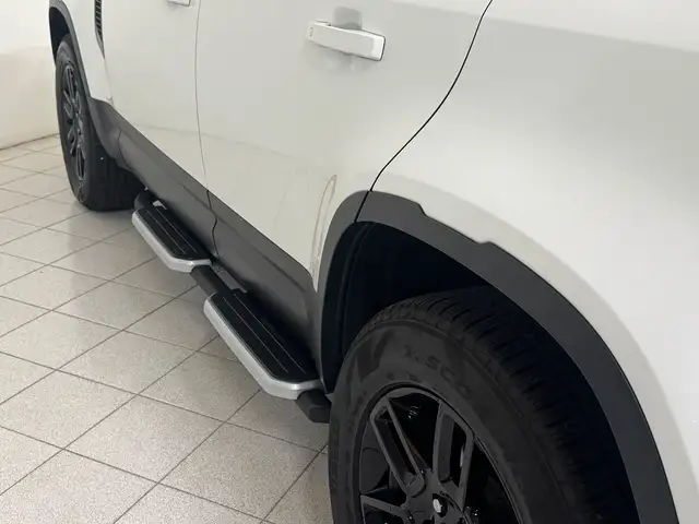 Land Rover Defender view 10