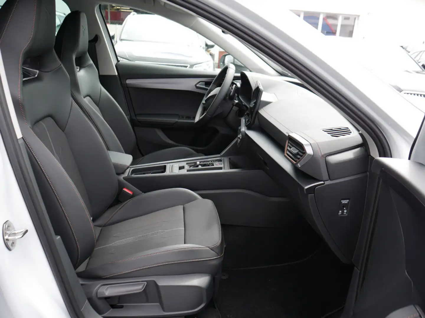 CUPRA Formentor 1.5 TSI DSG PDC SHZ NAVI ACC LED Weiß - 2