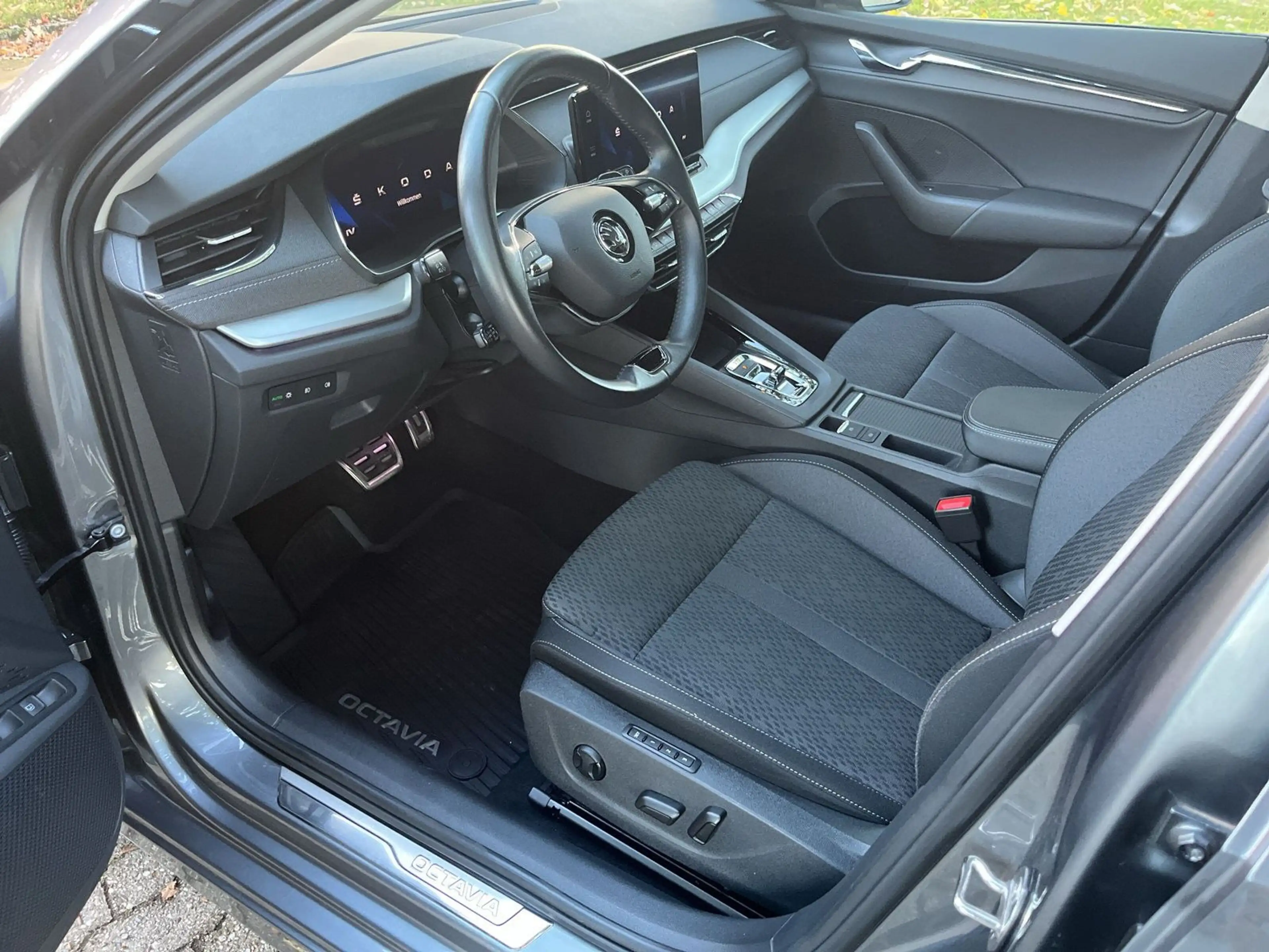Skoda Octavia Combi Style 1.4 TSI iV DSG StdHz./Headup — photo 11