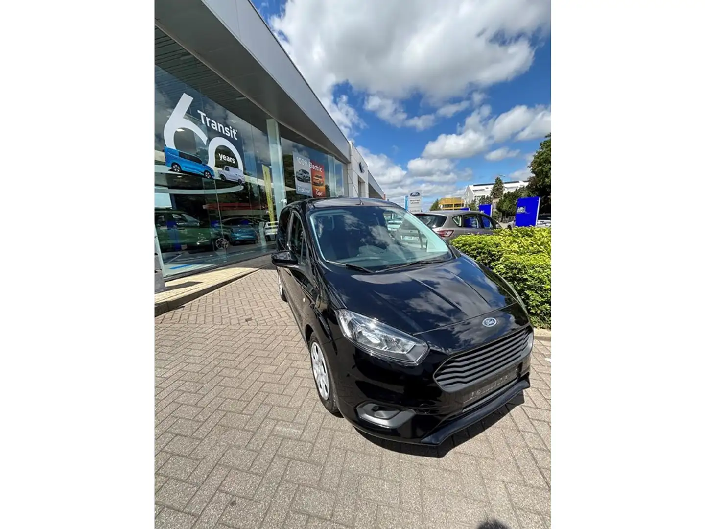 Ford Tourneo Courier TREND 1.0I 100PK OC3169 Zwart - 1