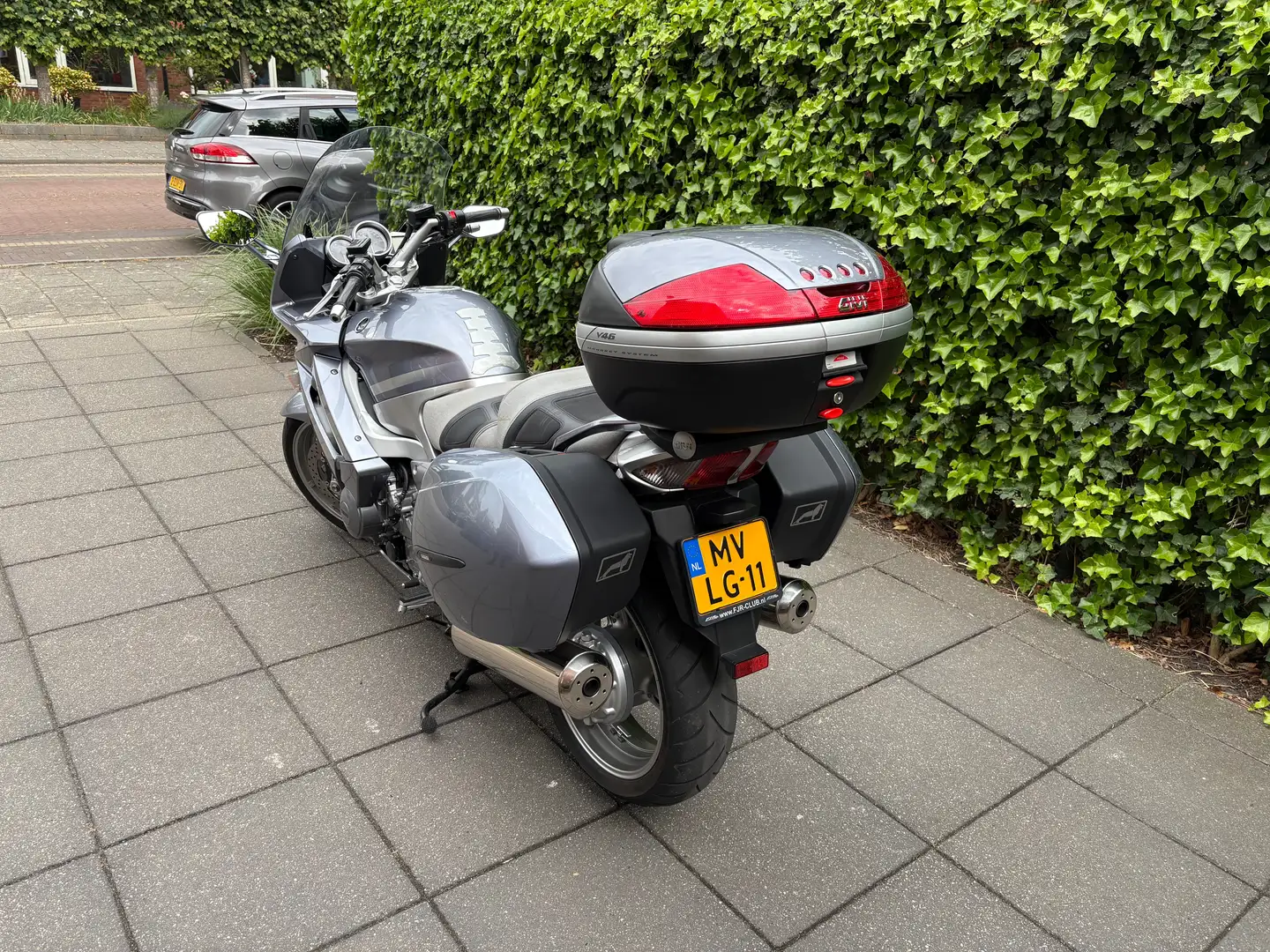 Yamaha FJR 1300 ABS nog geen 16000 km. Zilver - 2