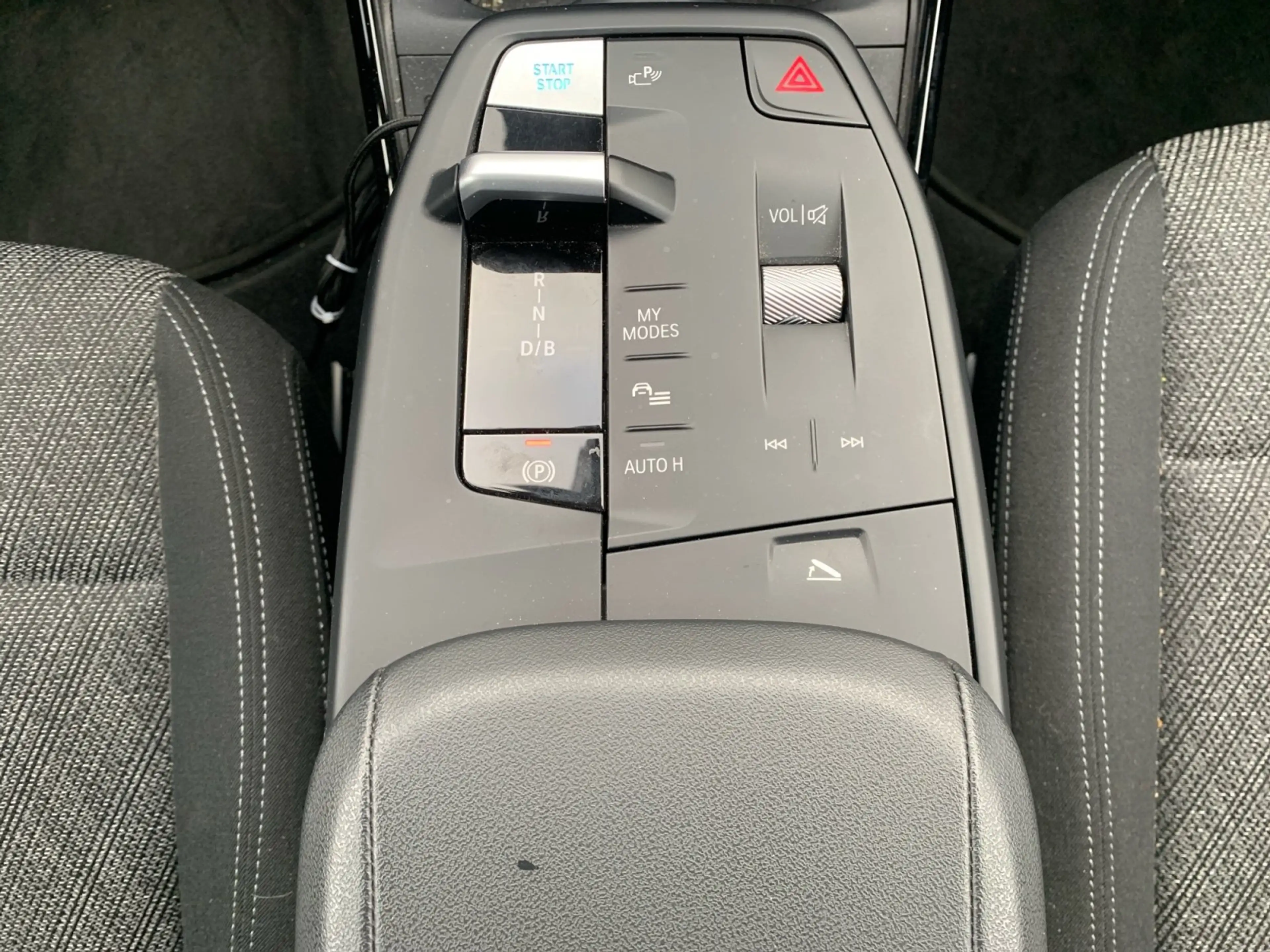BMW iX2 iX2 66.5 kWh eDrive20 — photo 12