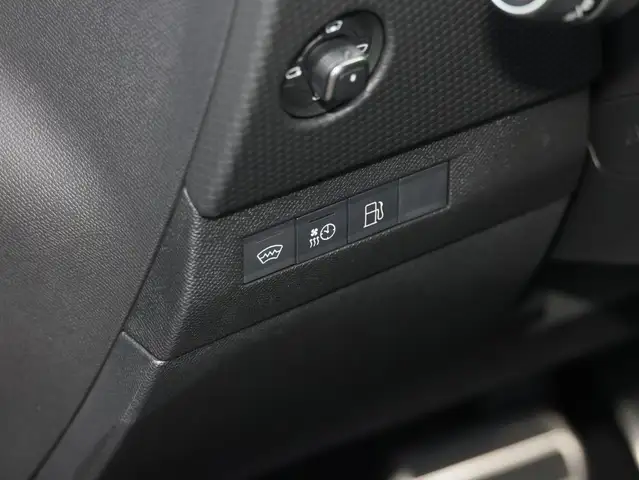 DS Automobiles DS 4 view 8
