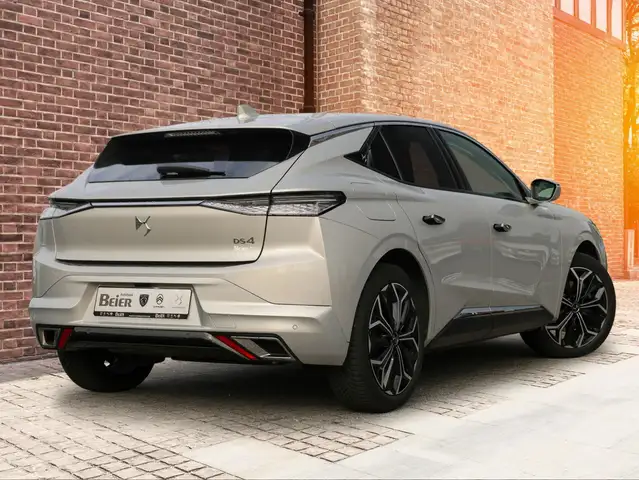 DS Automobiles DS 4 view 4