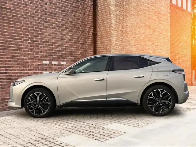 DS Automobiles DS 4 view 3