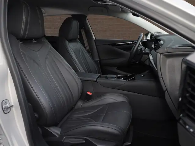 DS Automobiles DS 4 view 9
