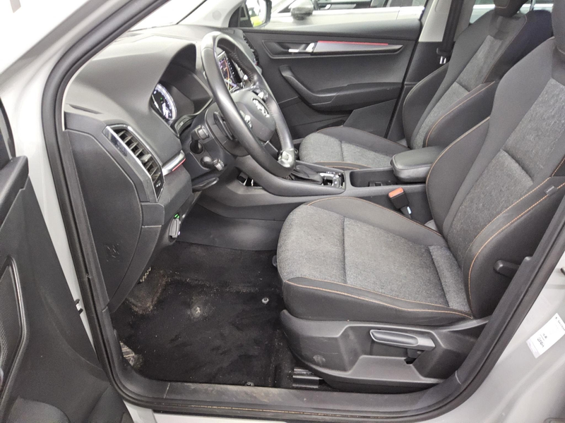 Skoda Karoq 1.5 TSI Clever Navi LED RFK Shz — photo 8